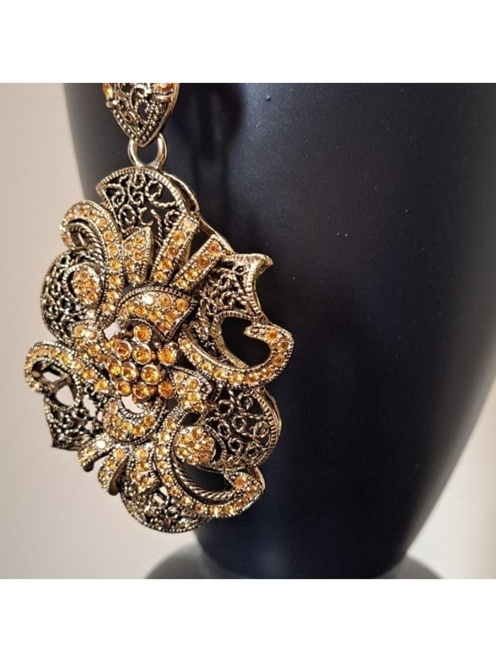 Vintage Butler Fifth Avenue Collection Chain and Pendant